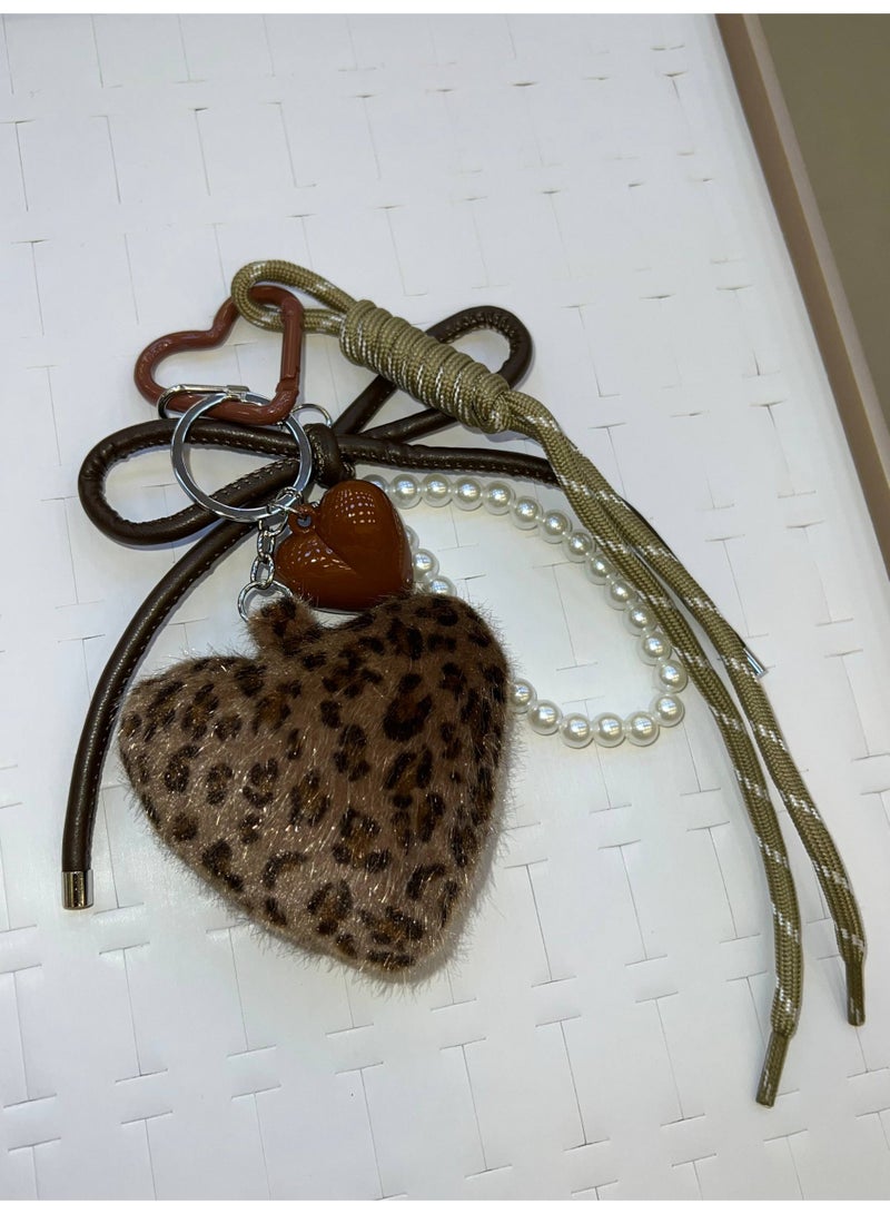 Stylish heart-shaped bag and key charms in various colors - Image 3